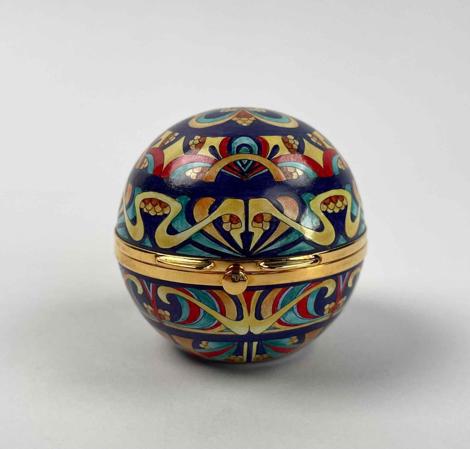 Staffordshire Enamels Pill Box (1 of 11)