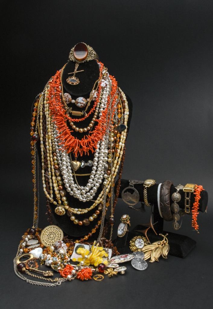 Large Lot of Vintage Costume Jewelry (1 of 11)