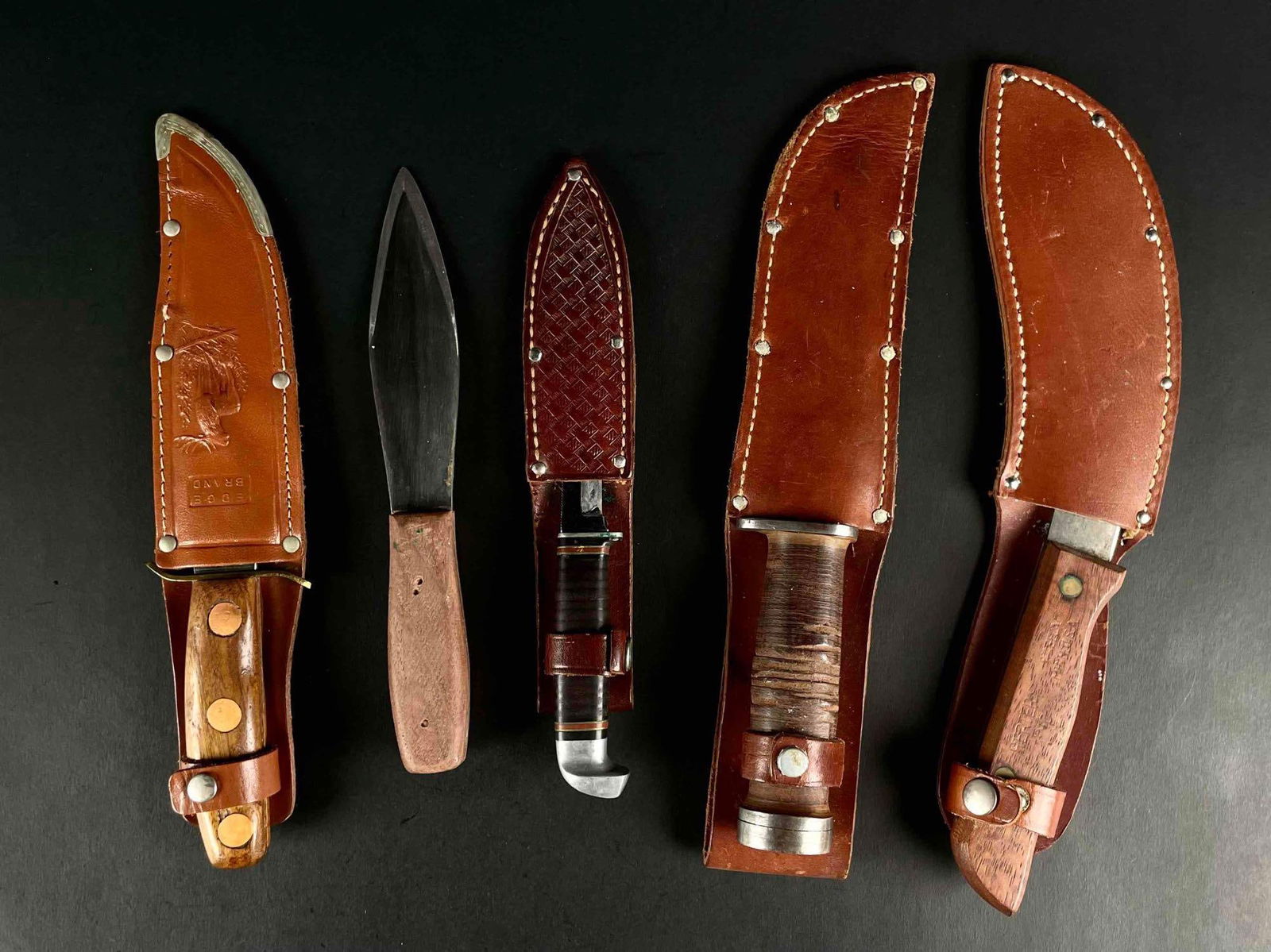 Five Hunting Knives and Sheaths (1 of 12)