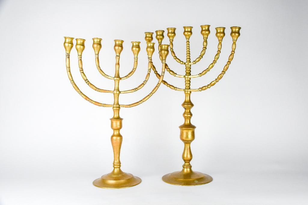 Pair of Vintage Brass Menorahs: Pair of Vintage Brass Menorahs. Good vintage condition. Please see photos for additional details. Dimensions #1: 13" x 6" x 17" Dimensions #2: 12.5" x 6.5" x 19" Weight: 11 lbs