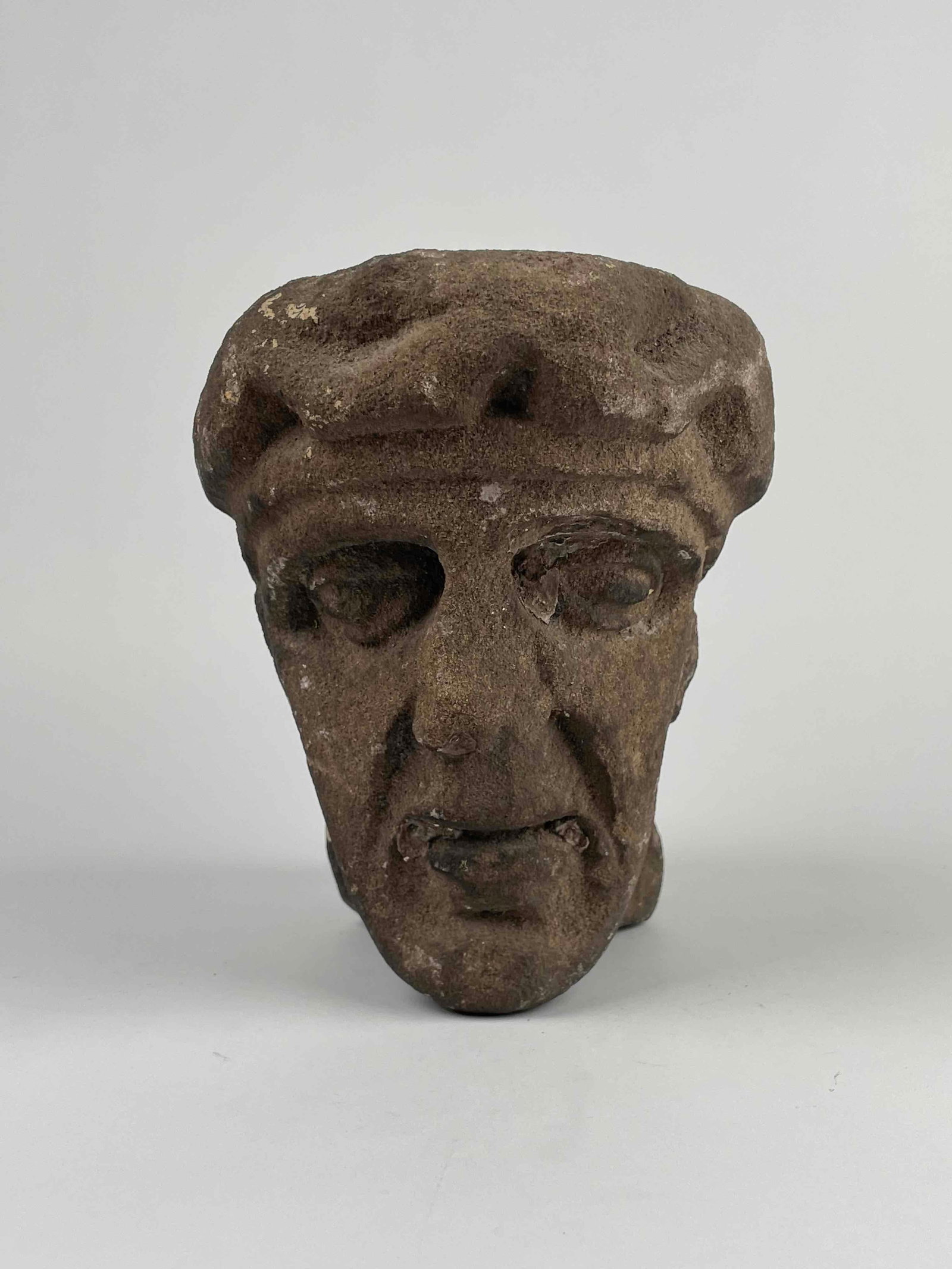 Stone Head From An English Cathedral (C. 1600s): A stone head from a statue of an English Cathedral. This head is estimated to have been created in the mid 1600s. From the collection of Jon Jacobs. Please see photos for additional details. Dimension