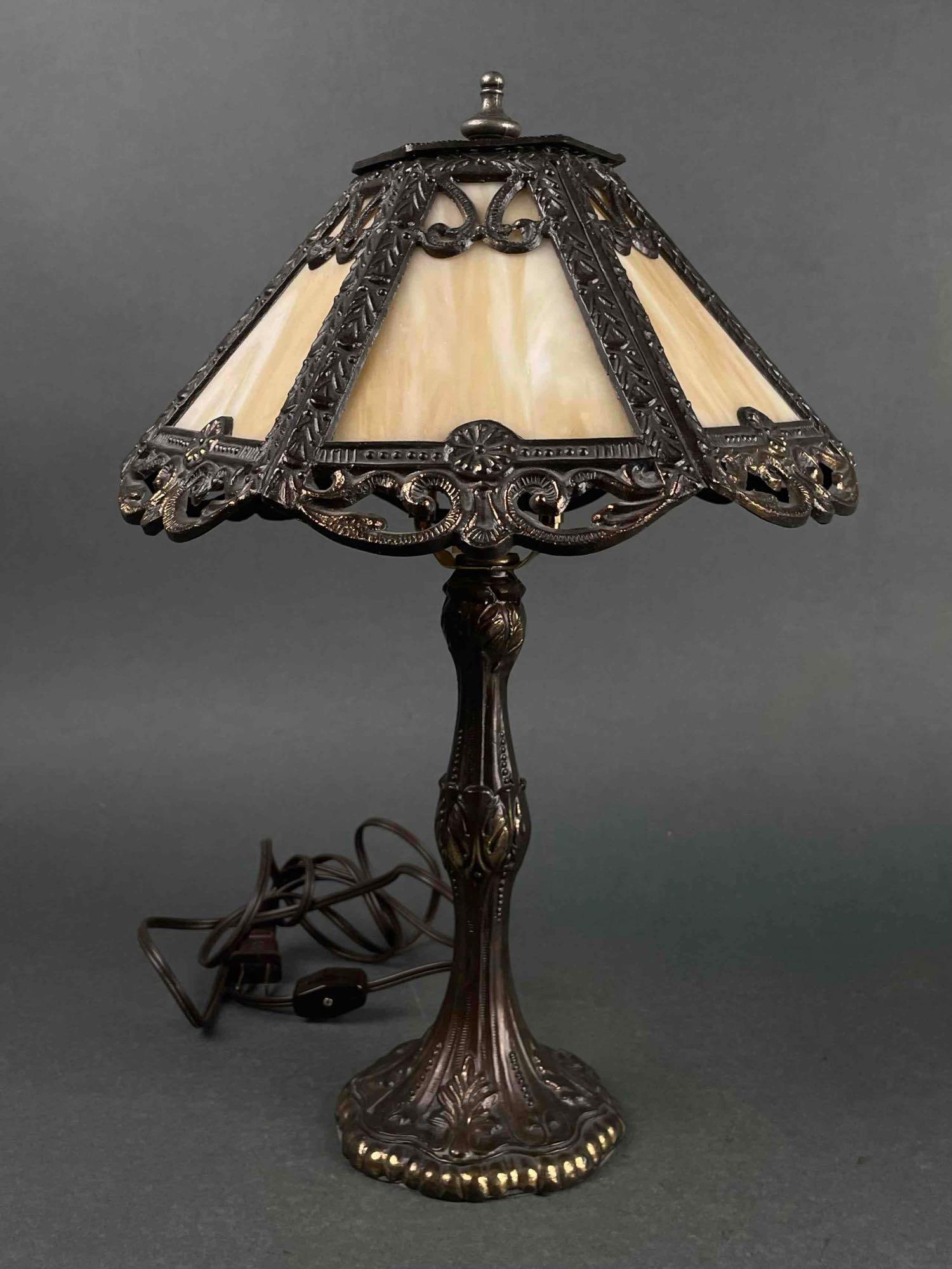 Victorian Style Slag Glass Table Lamp (1 of 11)