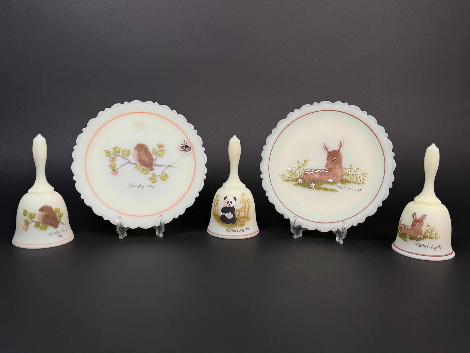 5 Pieces of Fenton Glass Mothers Day Collection (1 of 11)