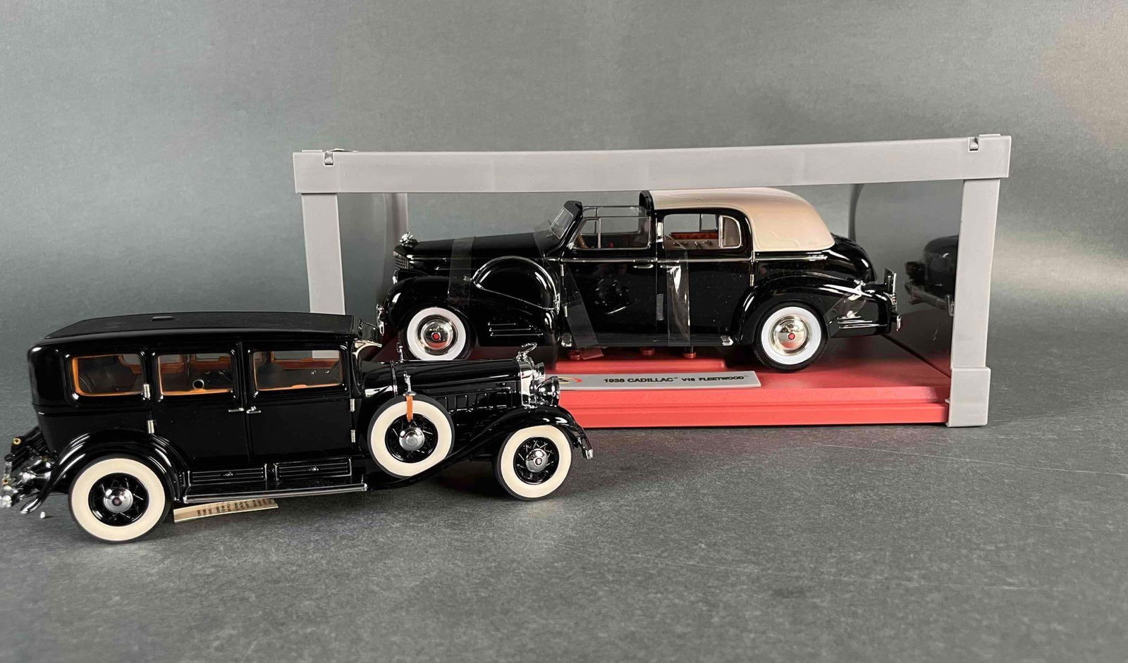 Lot of 2 Model Vehicles from Signature Models (1 of 7)