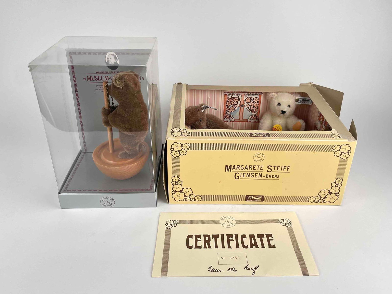 Pair of Margarette Steiff Bears in Original Boxes (Roly Poly and Tea Party) (1 of 12)