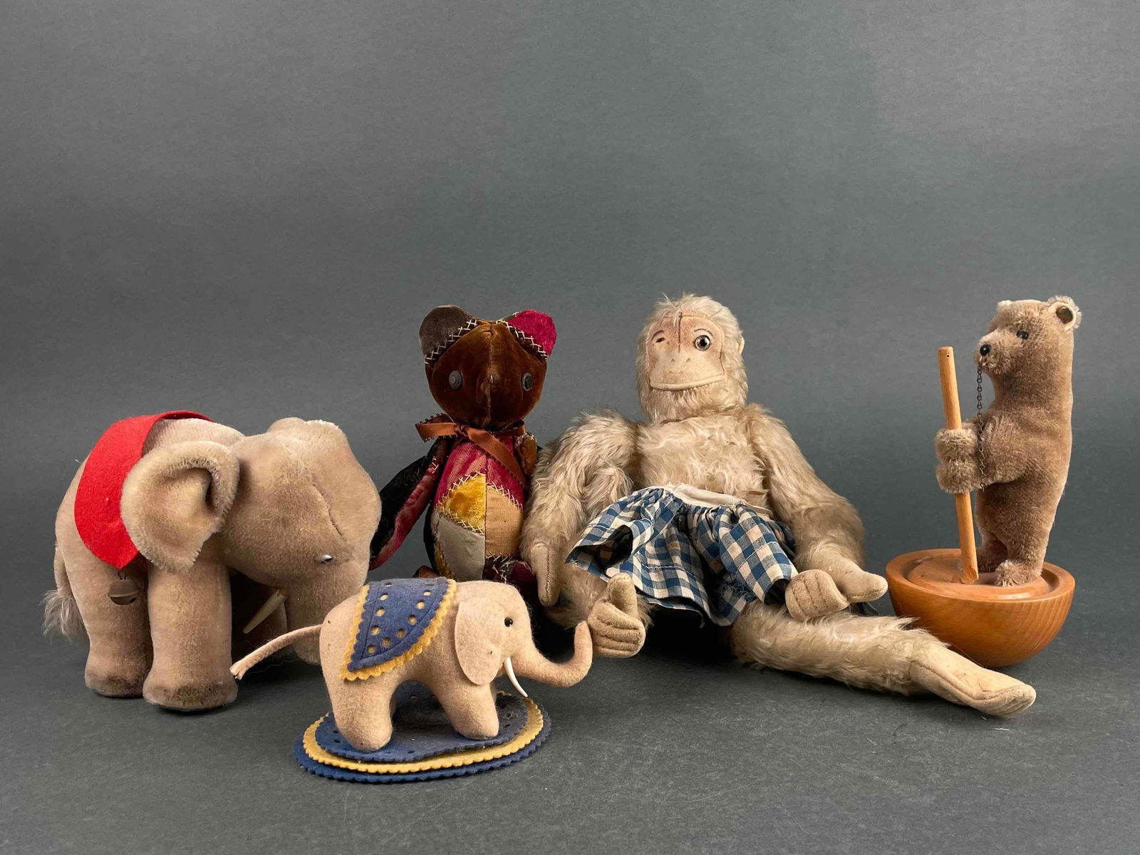 Assorted Antique Stuffed Animals (Steiff, Patchwork) (1 of 12)