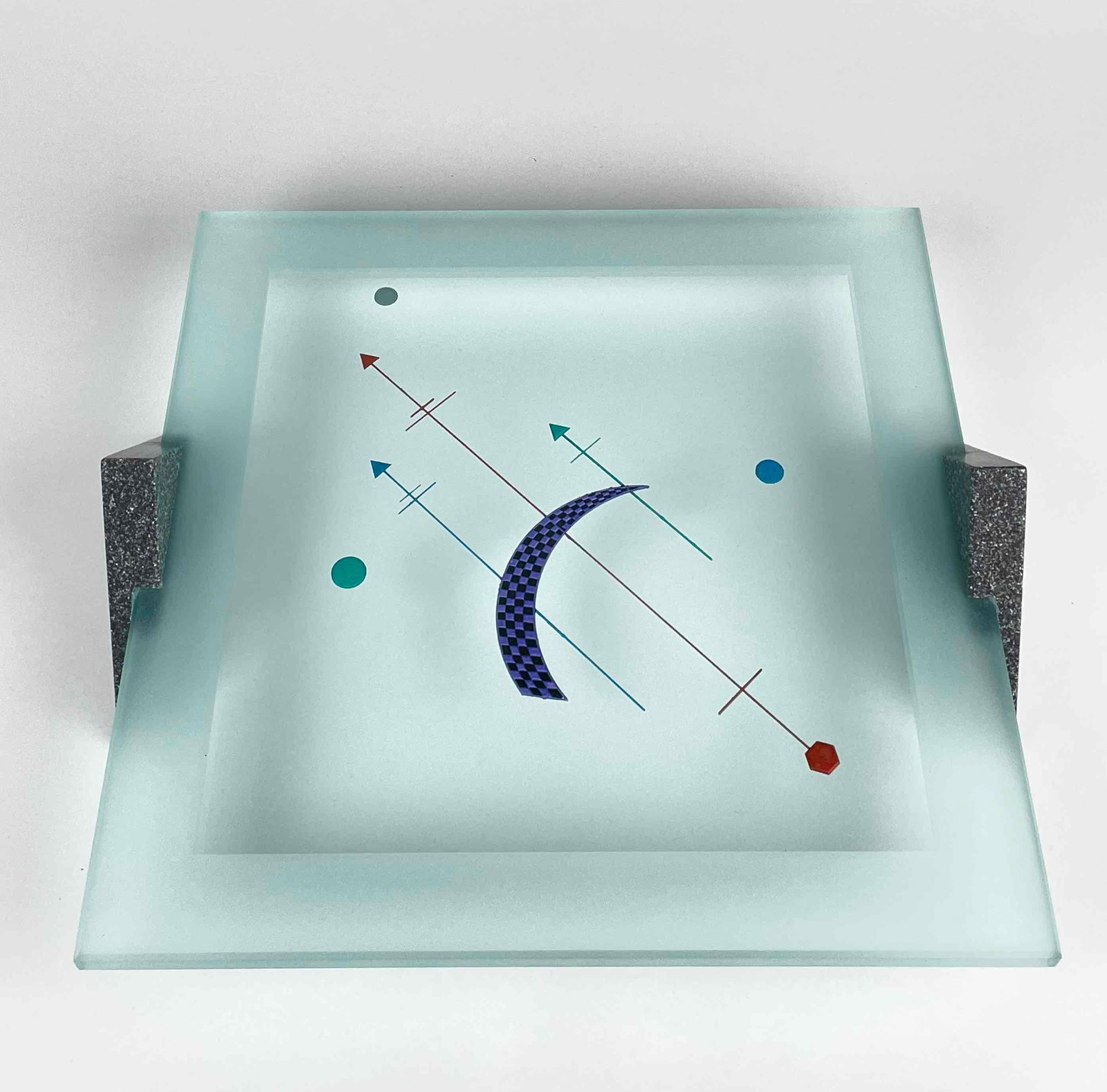 Dale Eggert Post Modern Glass Sculpture: Glass sculpture by Dale Eggert. Post Modern. Glass is square in shape with geometric design and sits on two triangular feet. In excellent condition. Please see photos for additional details. Please no