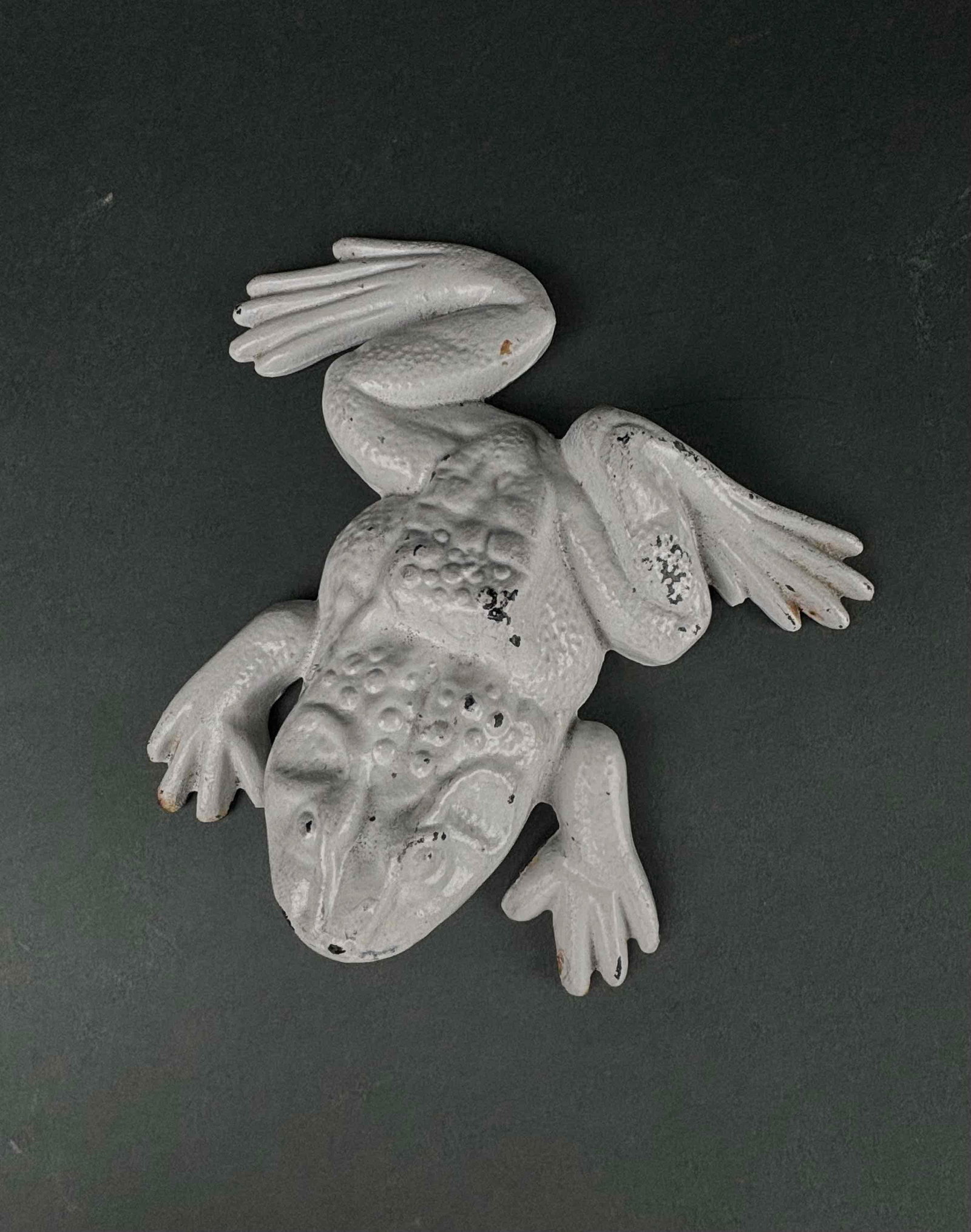 Antique Cast Iron Frog: Antique cast iron fog. White. Minor rust and chips are present. Overall good condition. Please see photos for additional details. Dimensions: 8" x 2" x 8" Weight: 4 lbs Please note all lots show signs