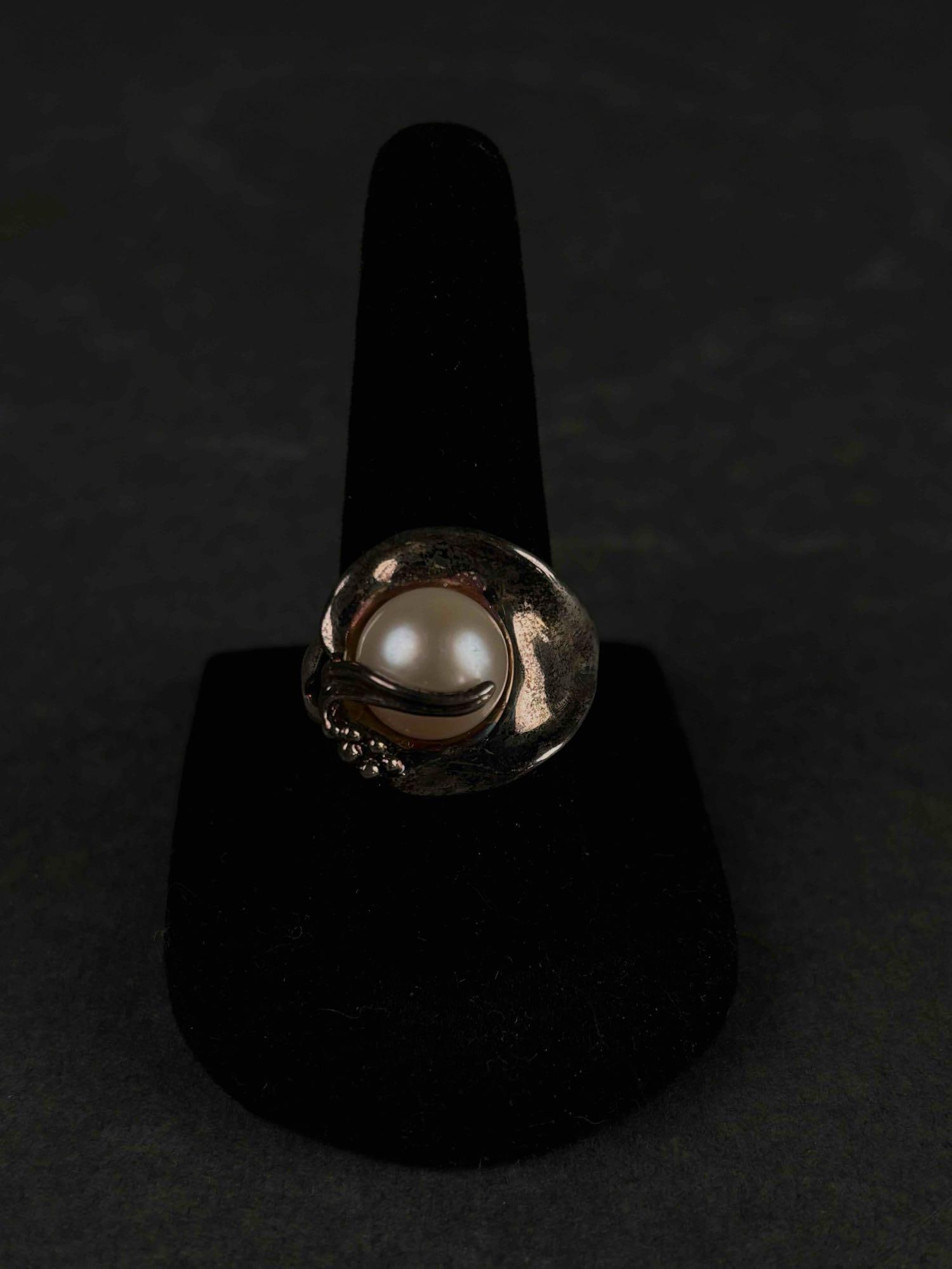 Sterling Silver and Pearl Ring (Isreal) (1 of 7)