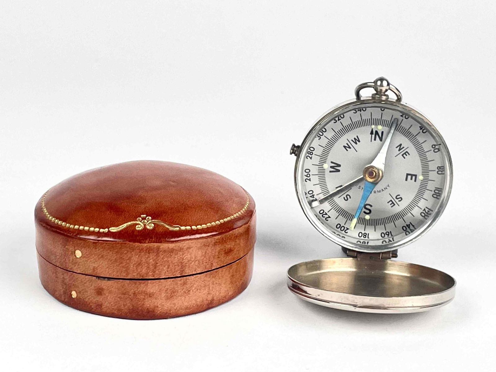 WW2 Military Compass and Case (West Germany) (1 of 9)