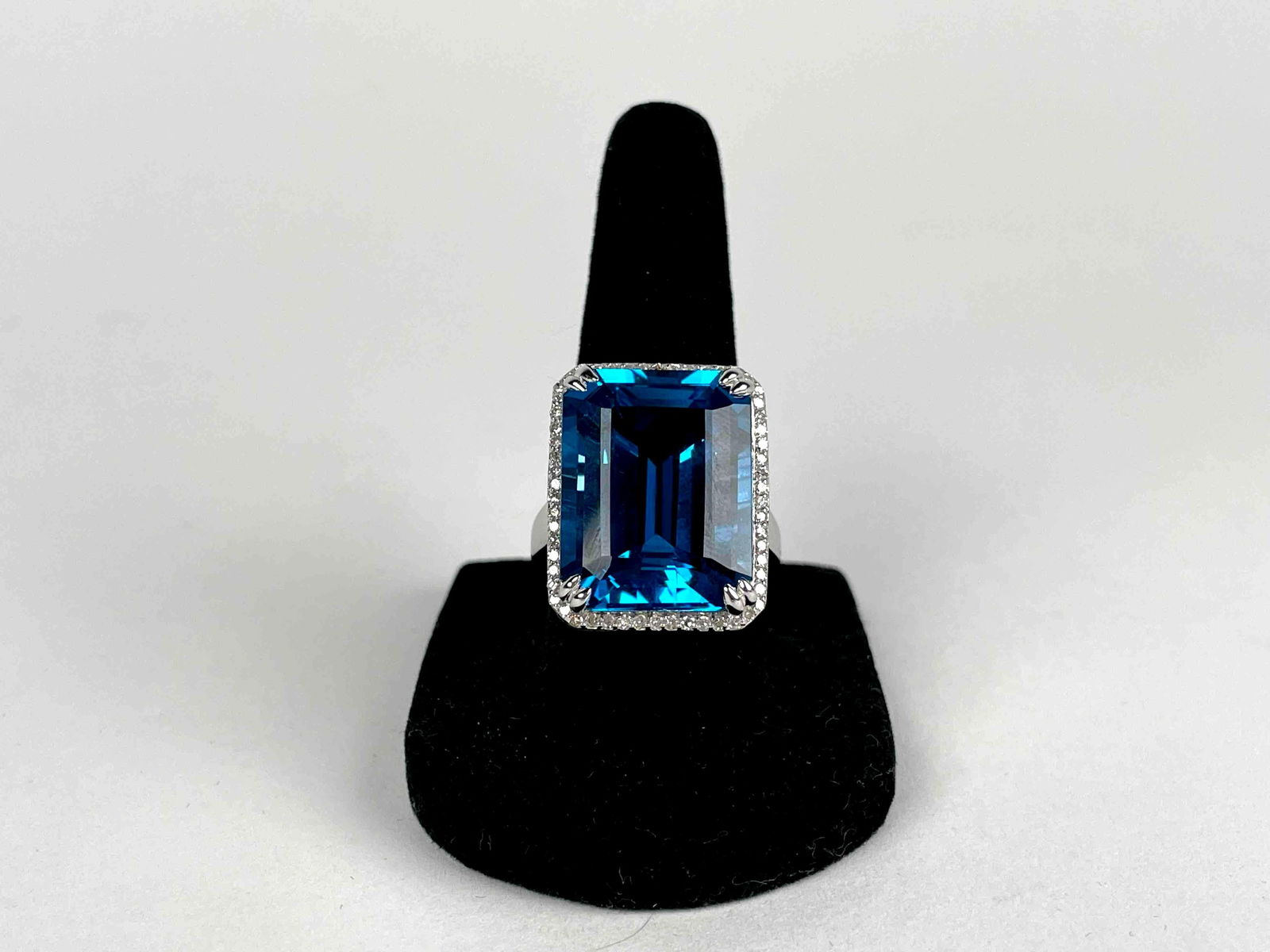 Sterling Silver and Royal Blue Topaz Ring with Diamond Accents (22 ctw) (1 of 11)