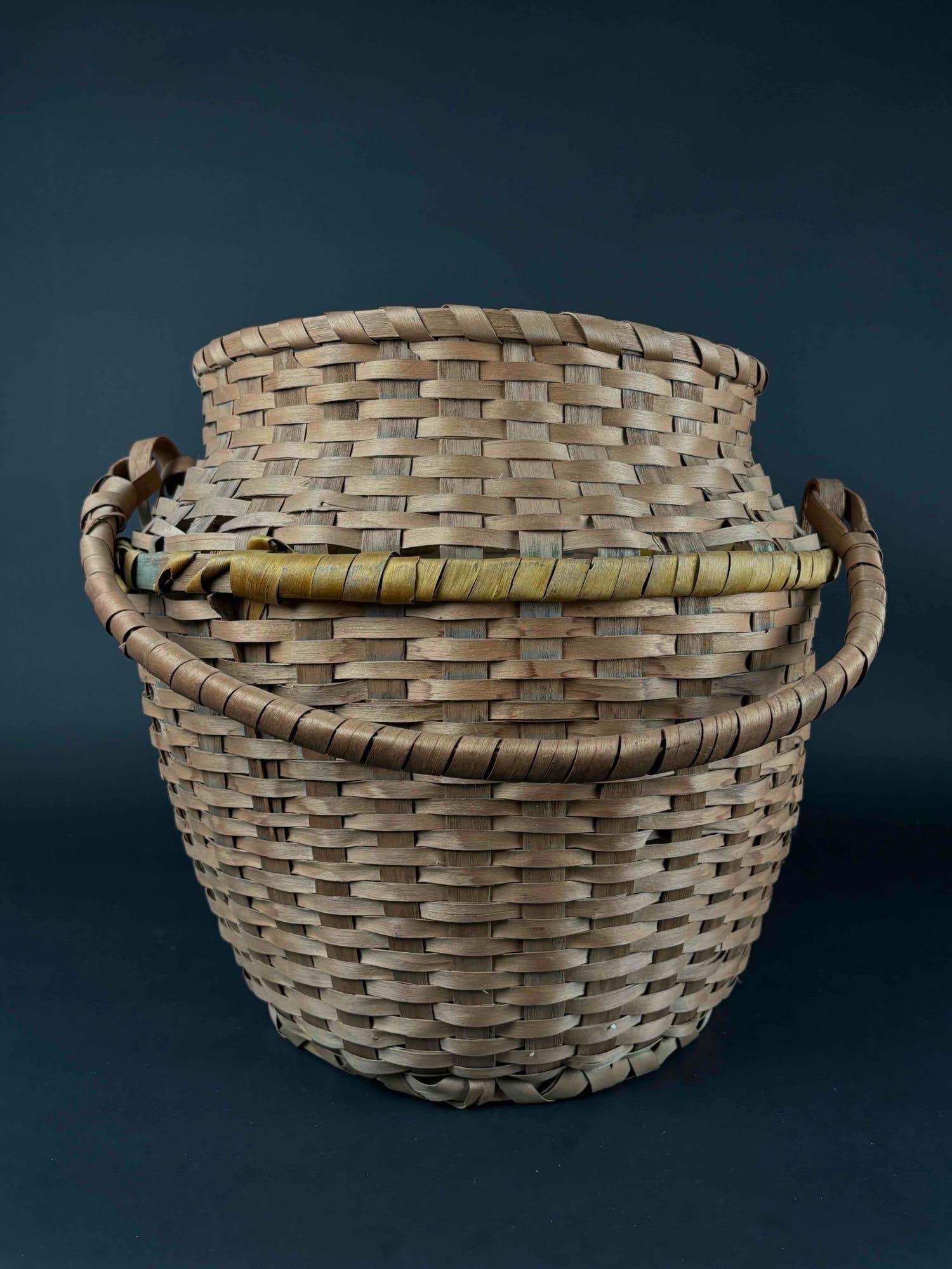 Large Native American Basket (Lisa Solomon, Great Lakes) (1 of 5)