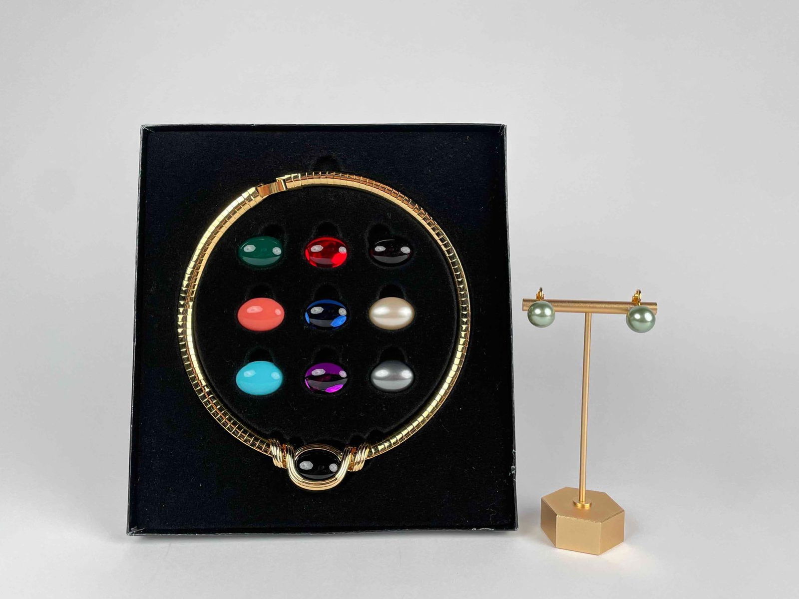 Joan Rivers Interchangable Colors Necklace and Clip On Earrings (1 of 11)