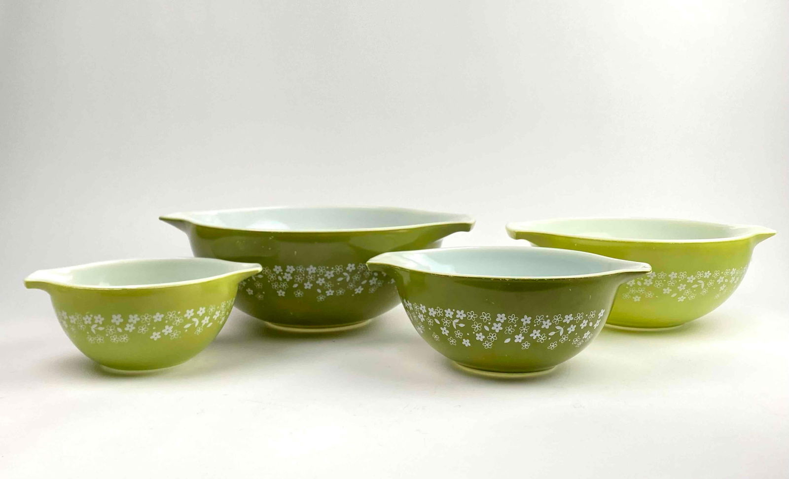 Crazy Daisy Pyrex Cinderella Nesting Bowls (1 of 9)