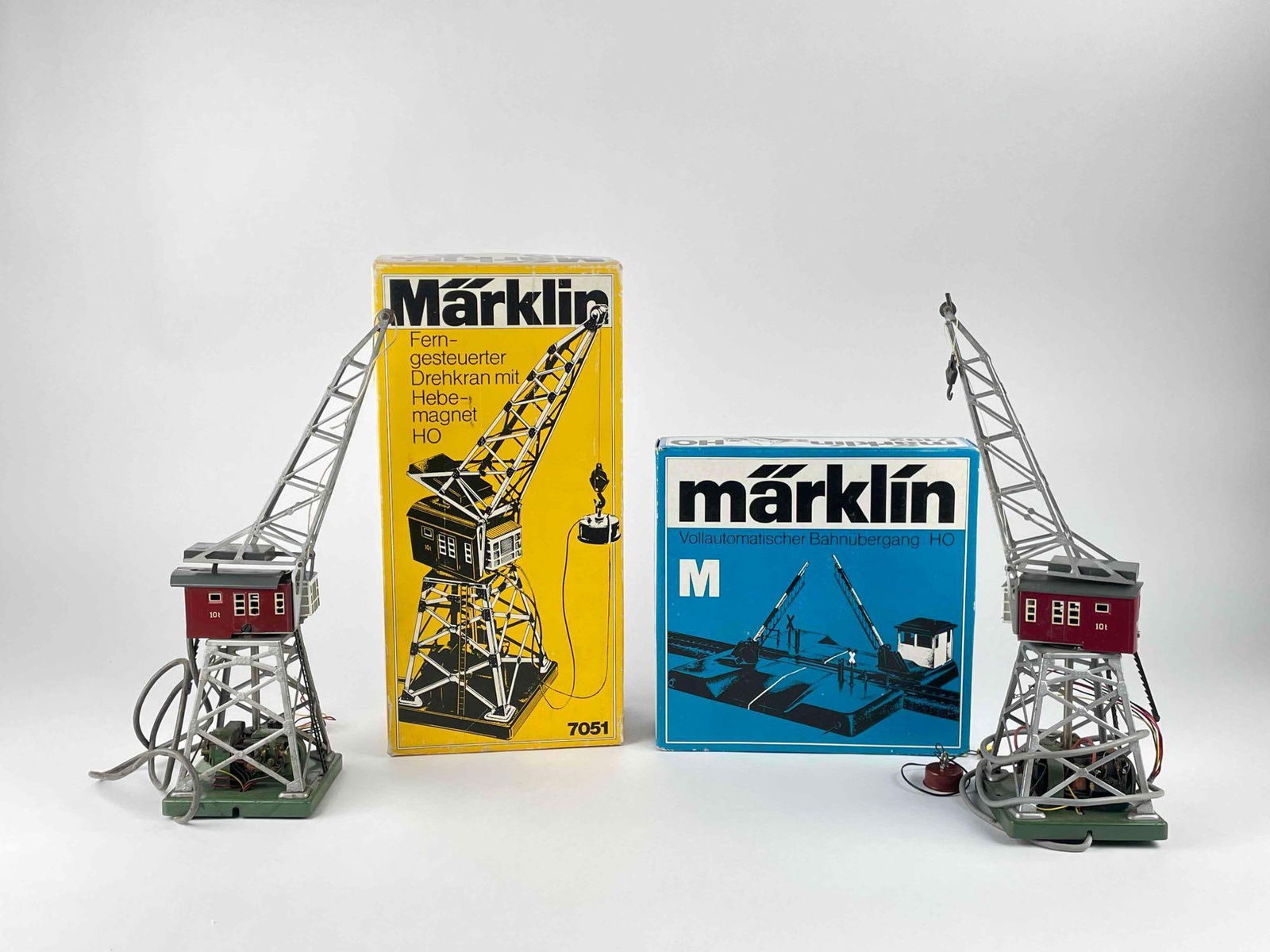 Group of Marklin HO Scale Train Accessories (7051, 7192) (1 of 10)