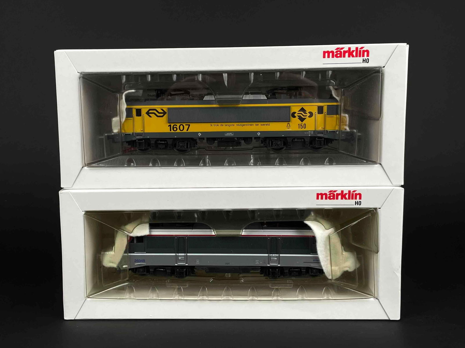 Pair of Marklin Electric Locomotives (33341, 3326) (1 of 9)