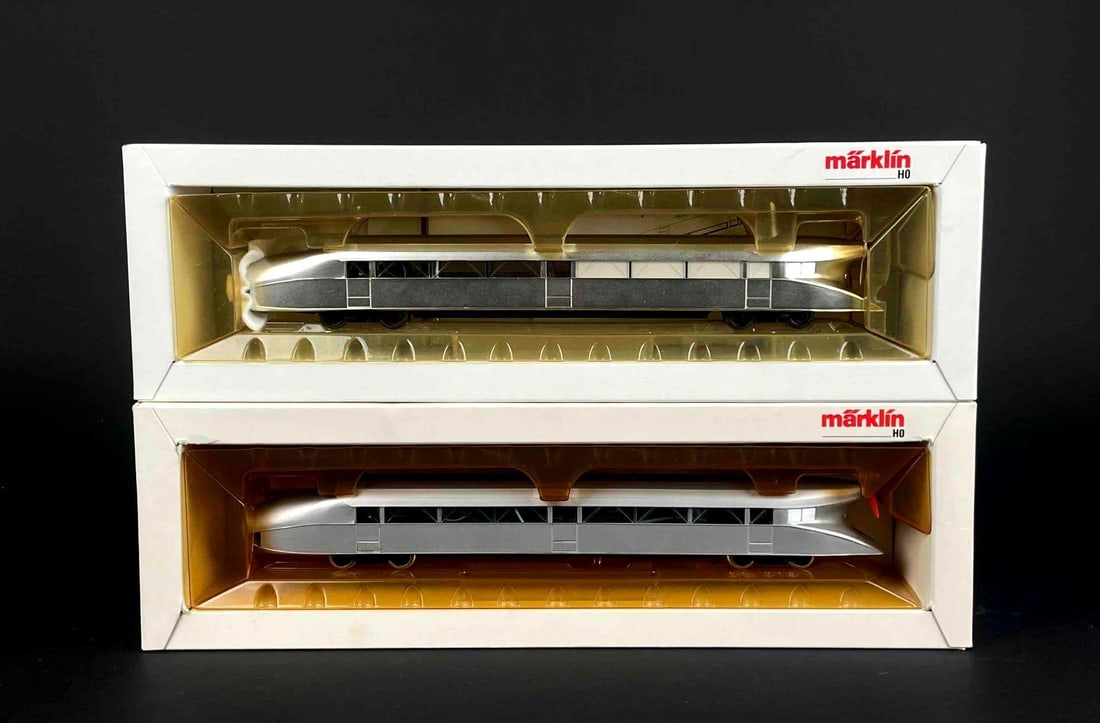 Pair of Marklin HO Scale Schienenzeppelin Model Trains (3077, 3477) (1 of 7)