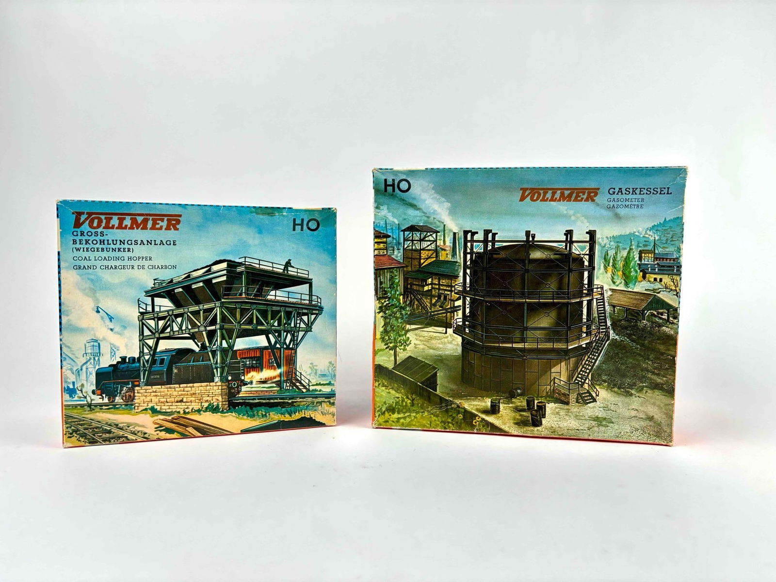 Pair of Vintage Vollmer Train Buildings in Original Boxes (5725 and 5722) (1 of 10)