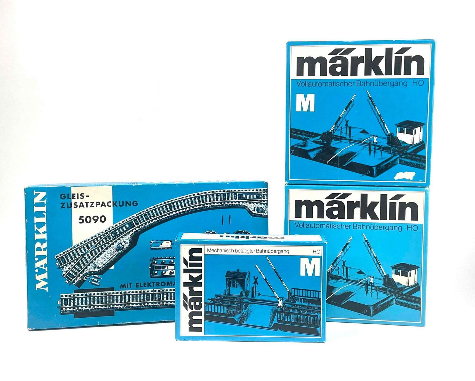 Four Complete Marklin Model Railway Accessory Sets (1 of 12)
