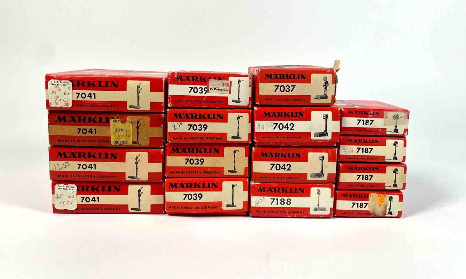 Group of Marklin HO Scale Railway Accessories (7037, 7039, 7041, 7042, 7187, 7188) (1 of 12)