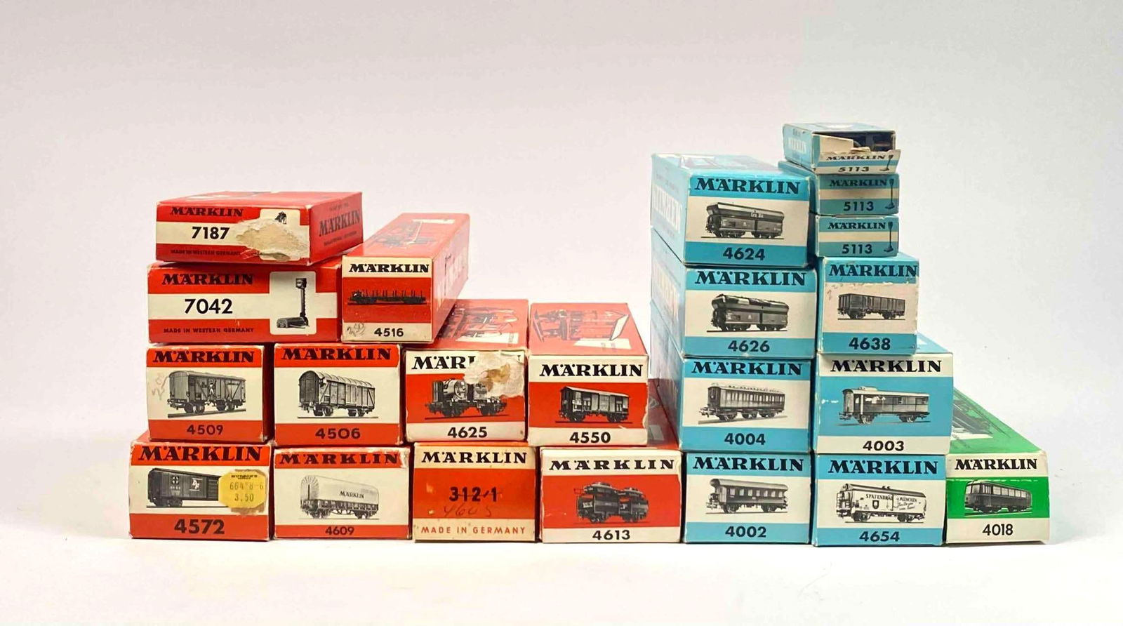 Group of Marklin HO Scale Trains and Railway Accessories (4018, 4624, 4626, 5113, Etc.) (1 of 12)