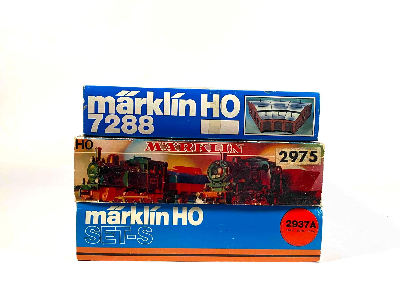Three Marklin HO Scale Train Sets and Shed Building Kit (7288, 2975, 2937A) (1 of 12)