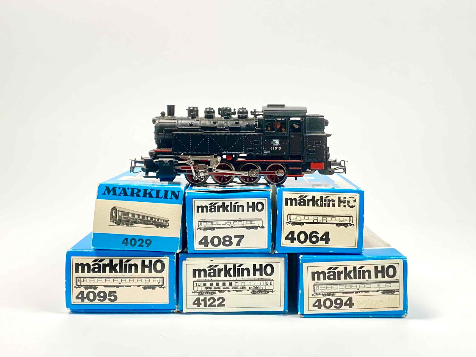 Group of Marklin HO Model Trains (4029, 4087, 4064, 4095, 4122, 4094, DB 81010) (1 of 12)