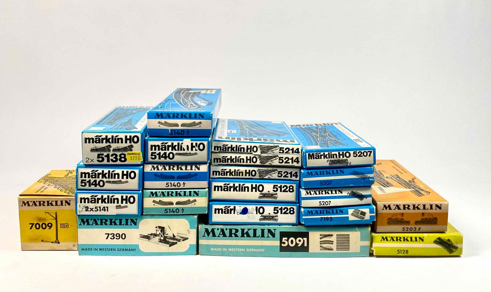 Group of Marklin HO Scale Model Train Tracks and Accessories (7009, 5138, 5140, 7390, 5214, Etc.) (1 of 12)