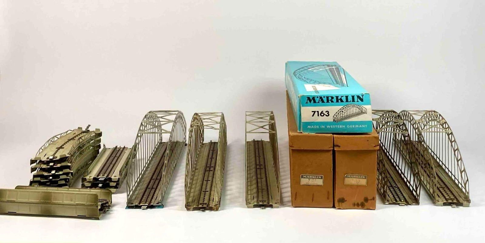 Group of Marklin HO Scale Tracks and Bridges (7163) (1 of 12)