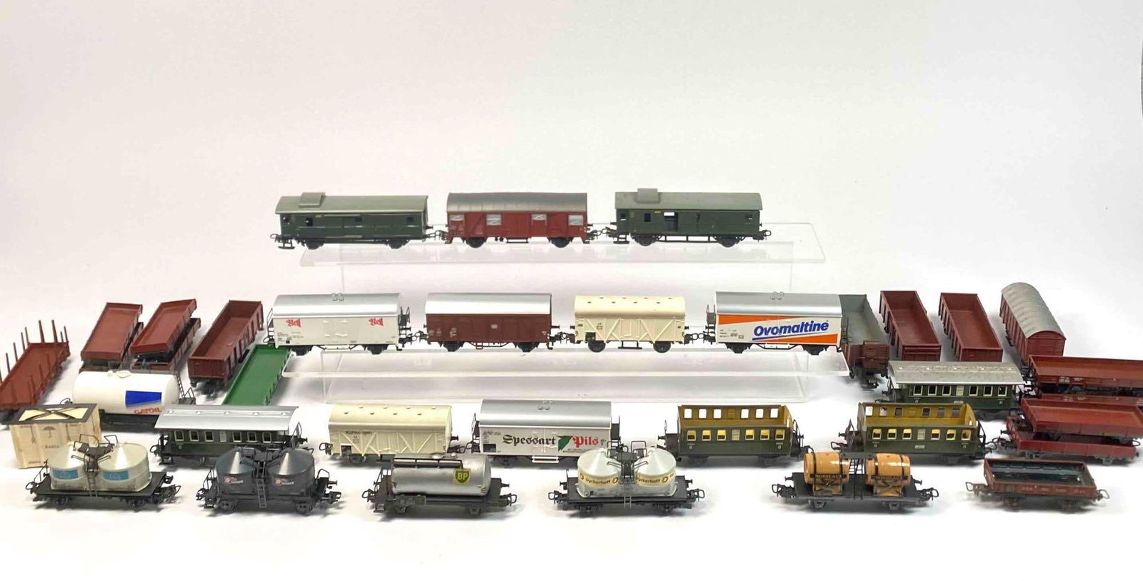 Group of Marklin HO Scale Model Trains (Freights, Tank Cars, Flat Cars, Etc.): Group of Marklin HO scale model trains. Includes freights, Kuhlwagens, Gatoil and BP tank cars, beer cargo, Bordeaux wine car, flat cars, and more. Manufactured in the 1960s-1990s. Items are in good t