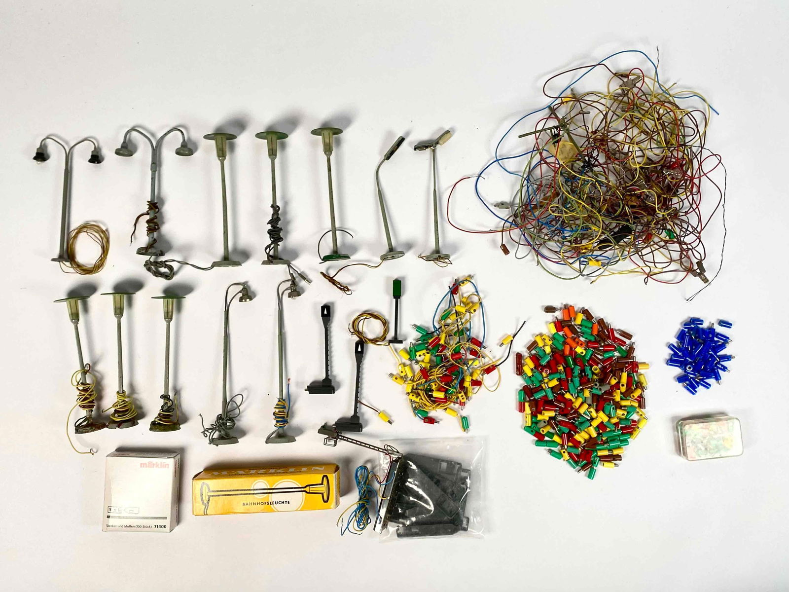 Group of Marklin Lamp Post, Signals, and Accessories (1 of 12)