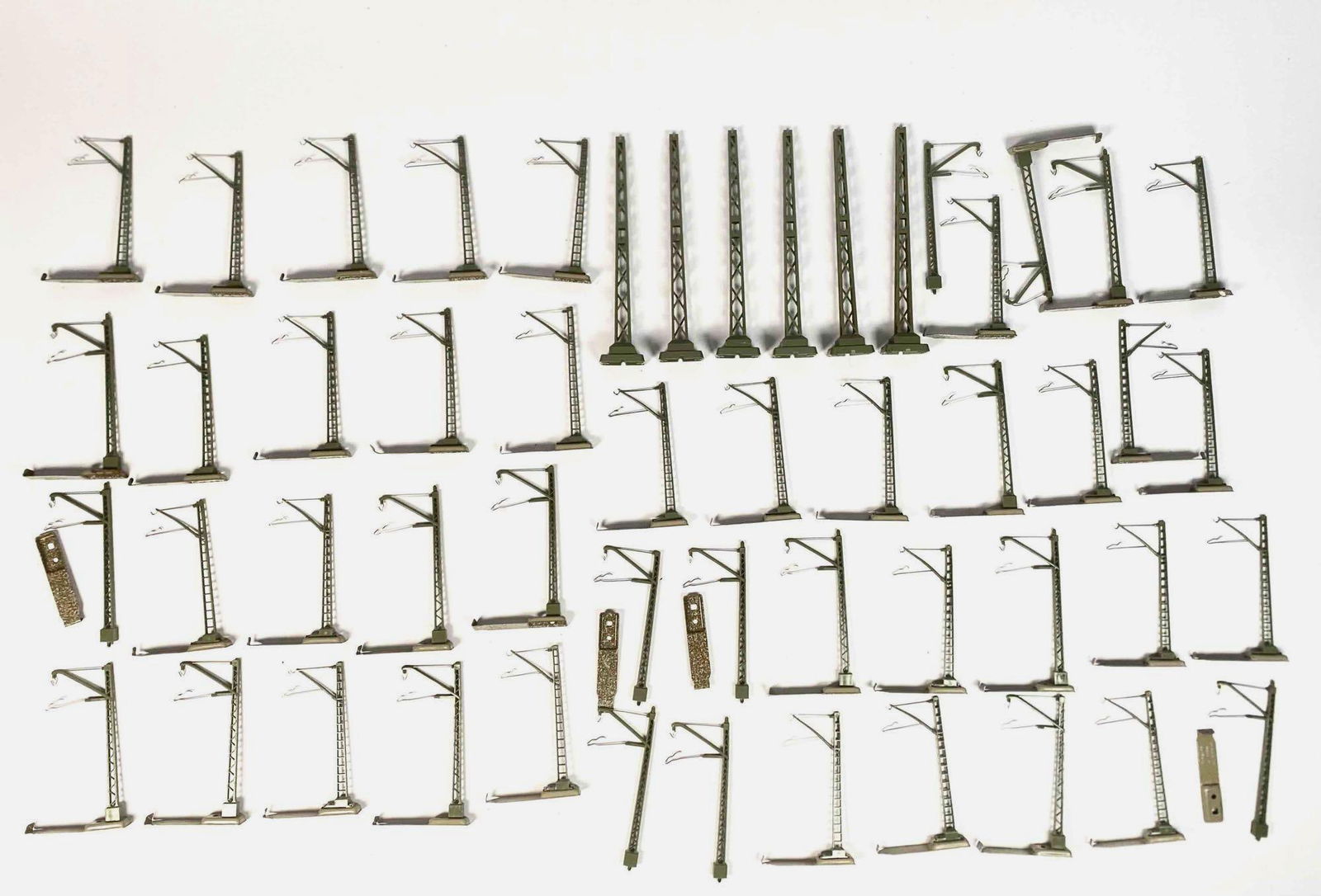 Large Group of Marklin Catenary Masts and Tower Masts (7021, 7009): Large group of Marklin catenary masts and six tower masts. Includes 7021 and 7009. Items are in good to excellent condition. Please see photos for additional details. Dimensions 7021: 6.25" x 1.25" x
