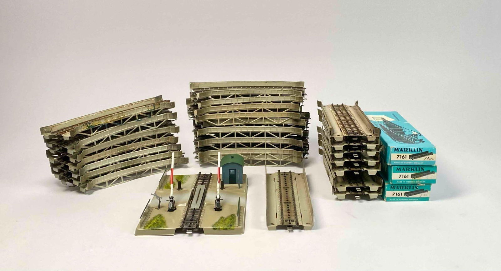 Group of Marklin HO Scale Metal Tracks and Railroad Crossing Gate (1 of 12)