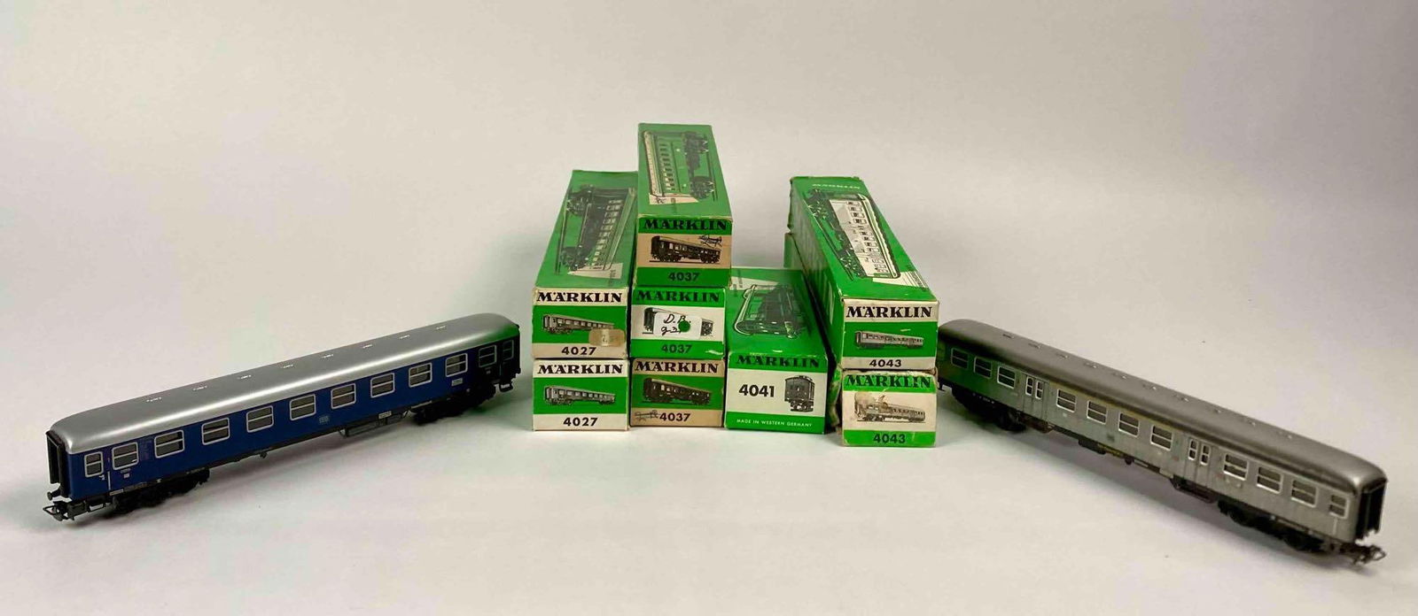 Marklin Passenger, Coach, and Baggage Car (1 of 12)