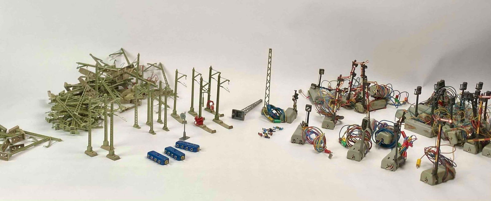 Marklin Railway Accessories (Masts, Signals, People, and Distribution Blocks) (1 of 12)