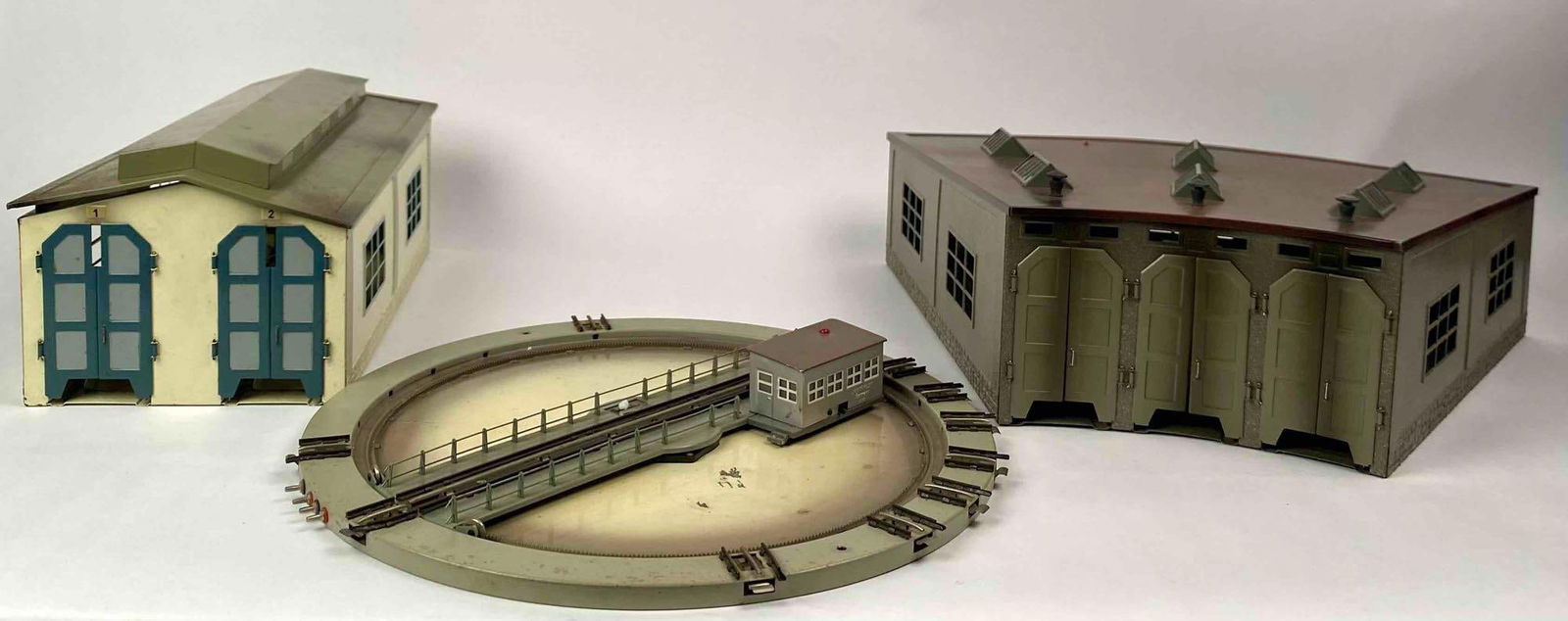 Marklin Turntable and Stall Houses (1 of 12)