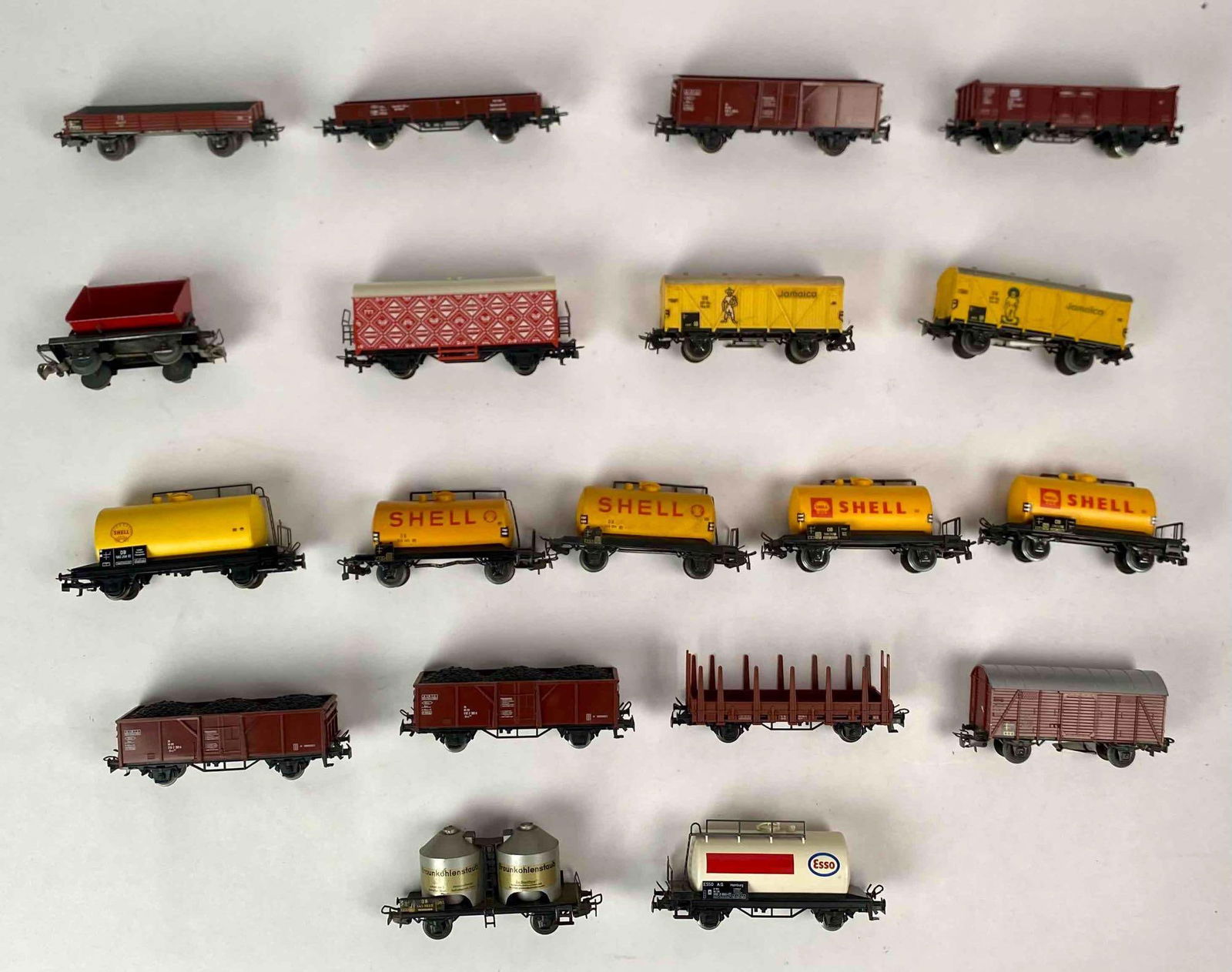Nineteen Marklin Railway Cars (1 of 12)