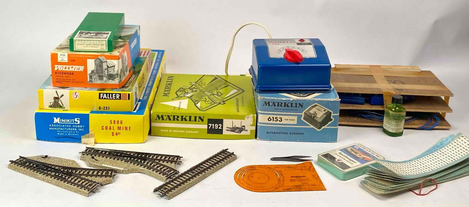 Railway Layout DIY Kits and Marklin Accessories (1 of 12)