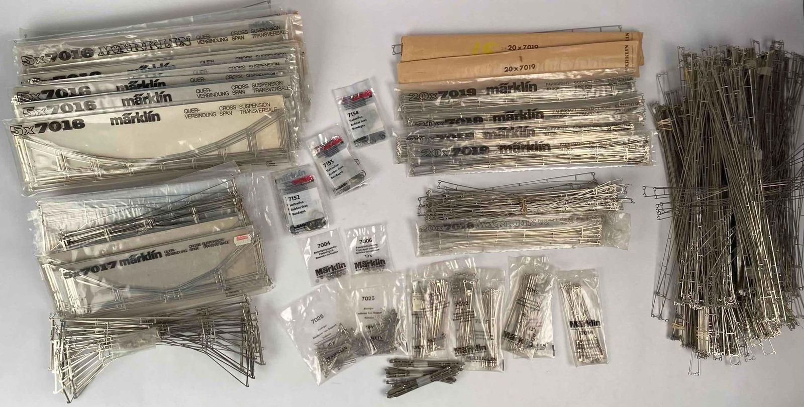 Marklin Cross Suspension, Contact Wire Accessories, Rubber Tires (1 of 12)