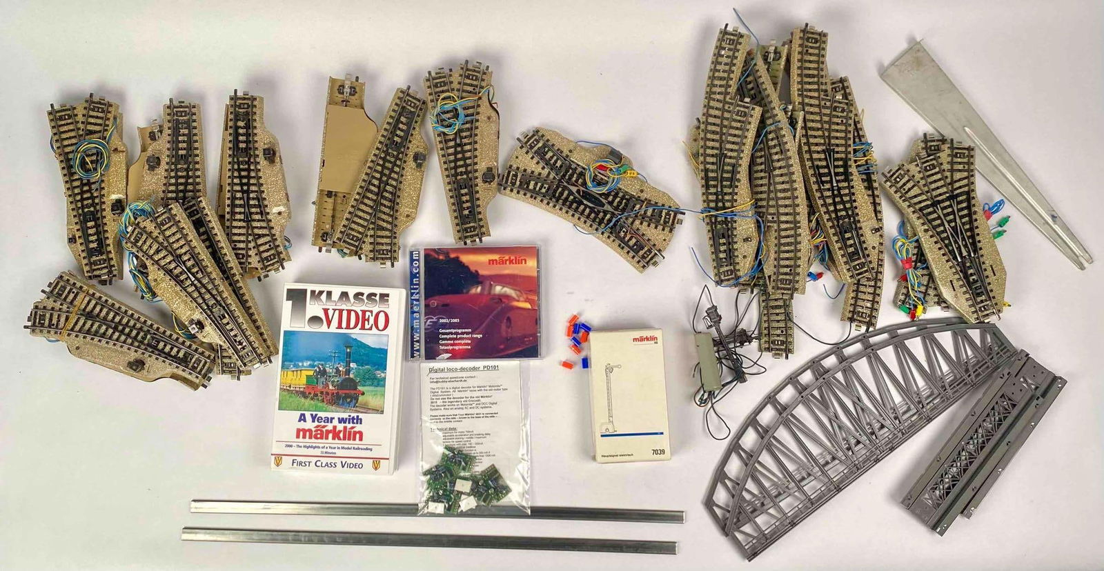 Marklin Railway Tracks, CD, VHS, Signal, Bridge Pieces (1 of 12)