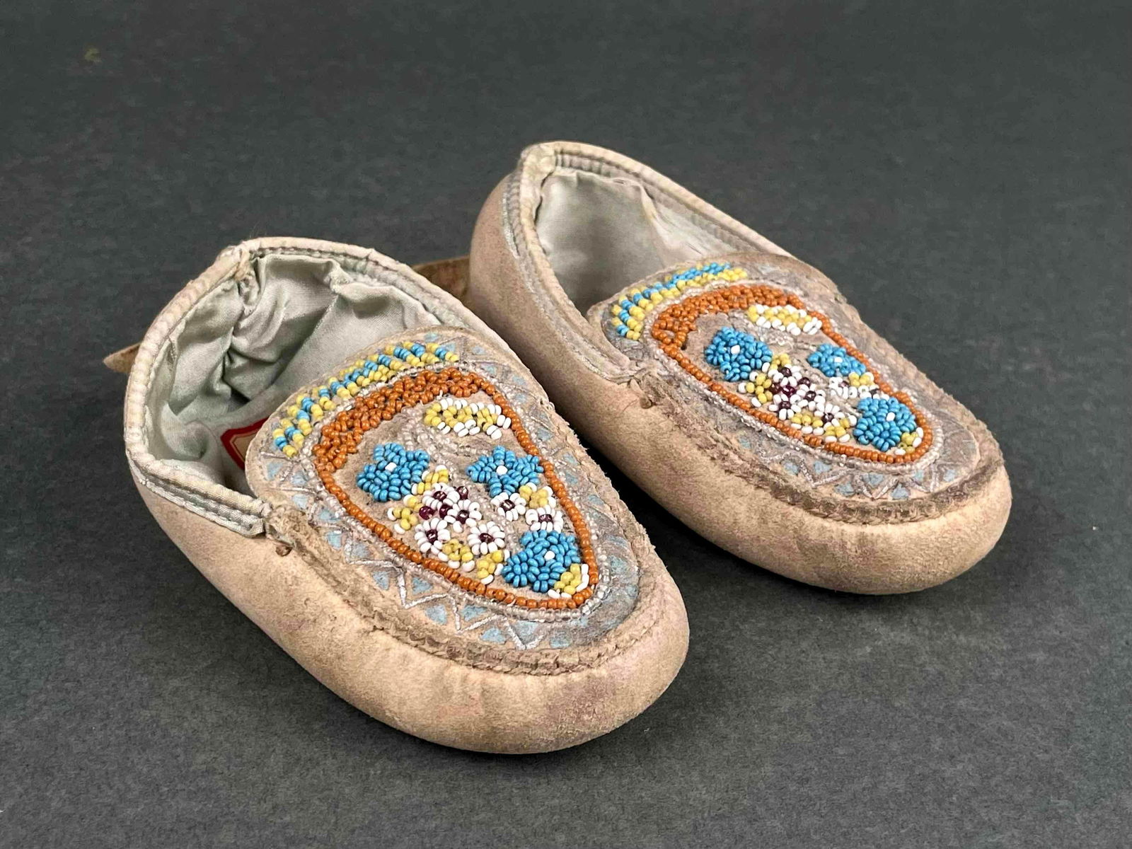 Native American Children's Beaded Moccasins (1 of 8)