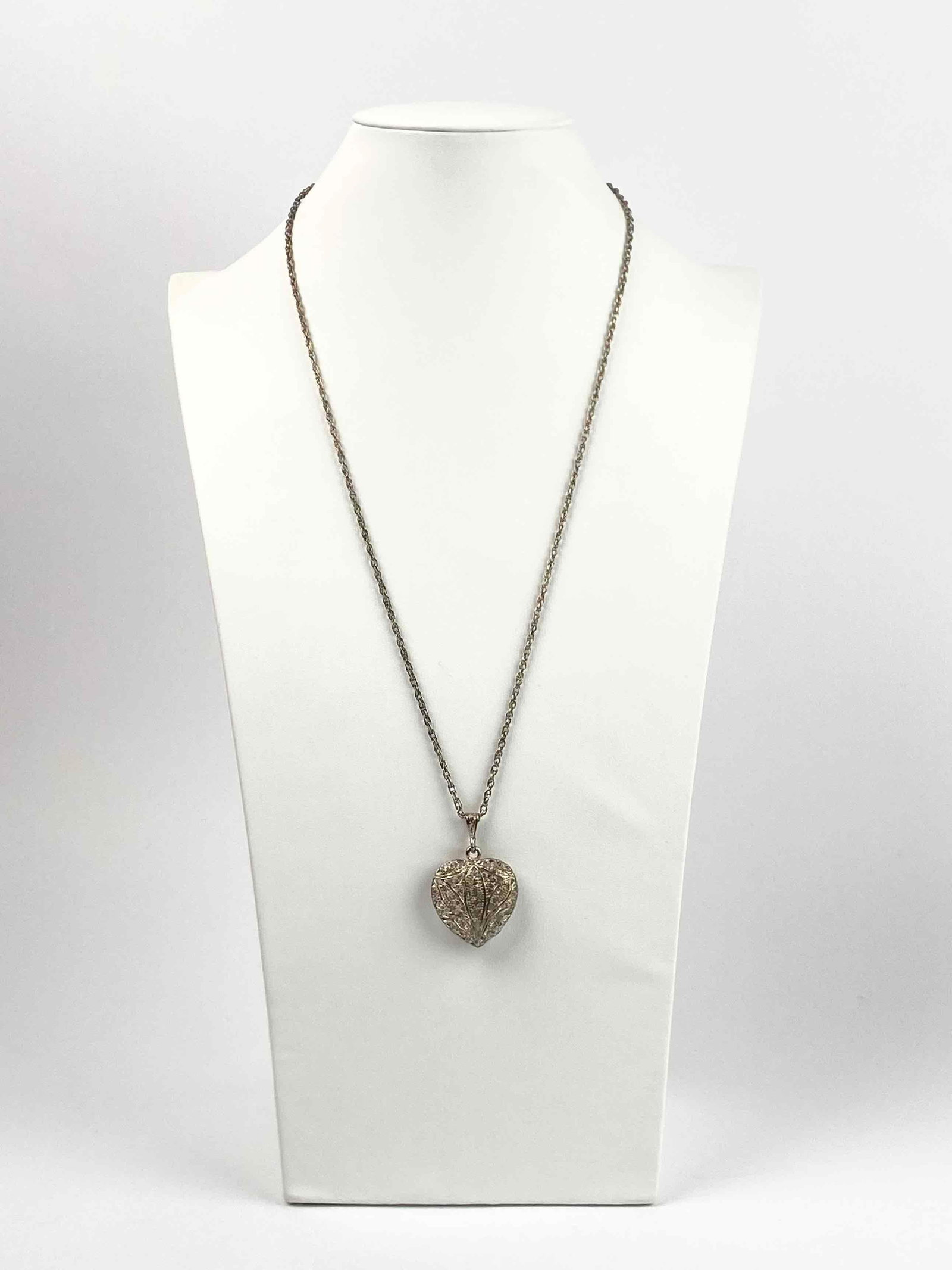 Sterling Silver Filigree Heart Shaped Pendant Necklace (1 of 9)