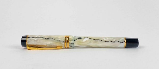 18K Gold Parker Duofold Mother of Pearl Fountain Pen