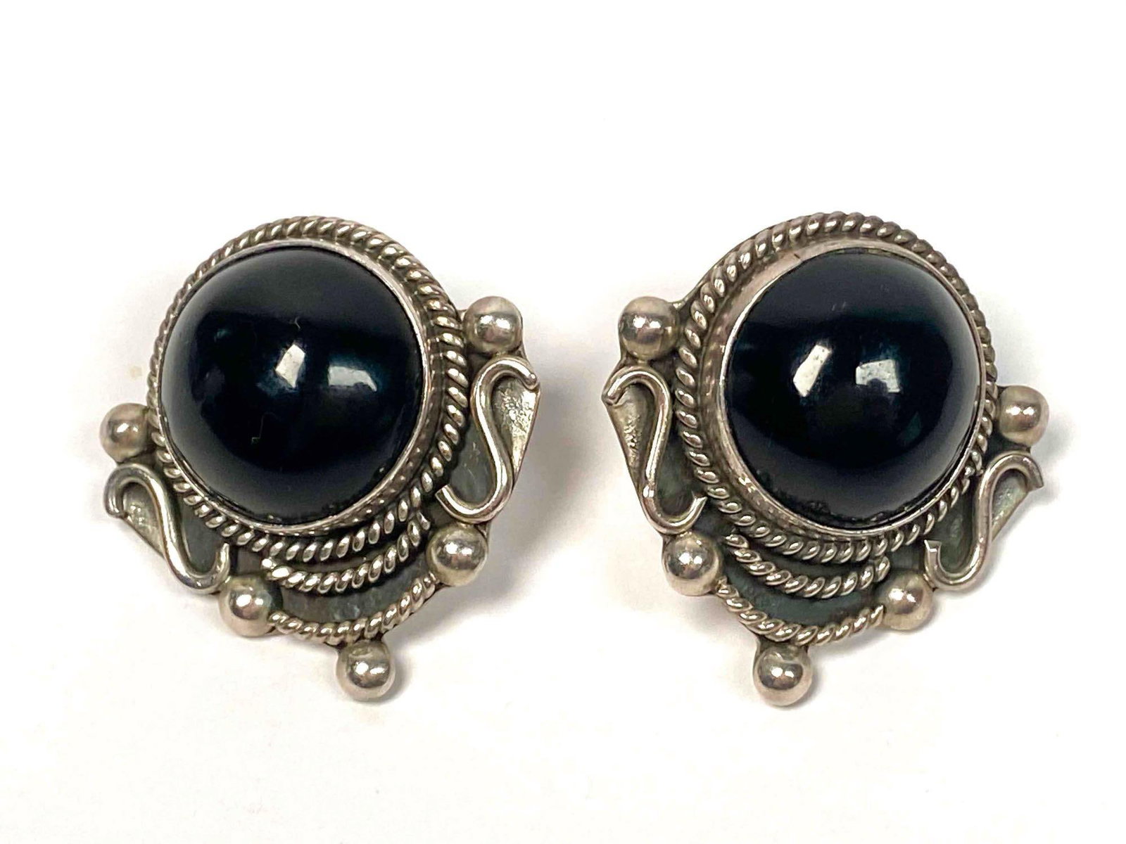 Sterling Silver and Onyx Earrings (Mexico): Made in Mexico sterling silver and onyx earrings. Rope style accents. Marked Mexico and 925 on back. In excellent condition. Please see photos for additional details. Dimensions: 1.25" x 1.25" Weight: