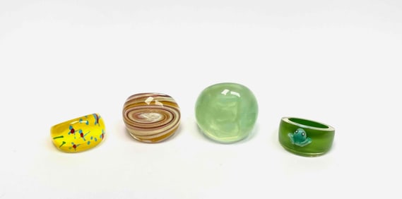 Group of Resin Fashion Rings