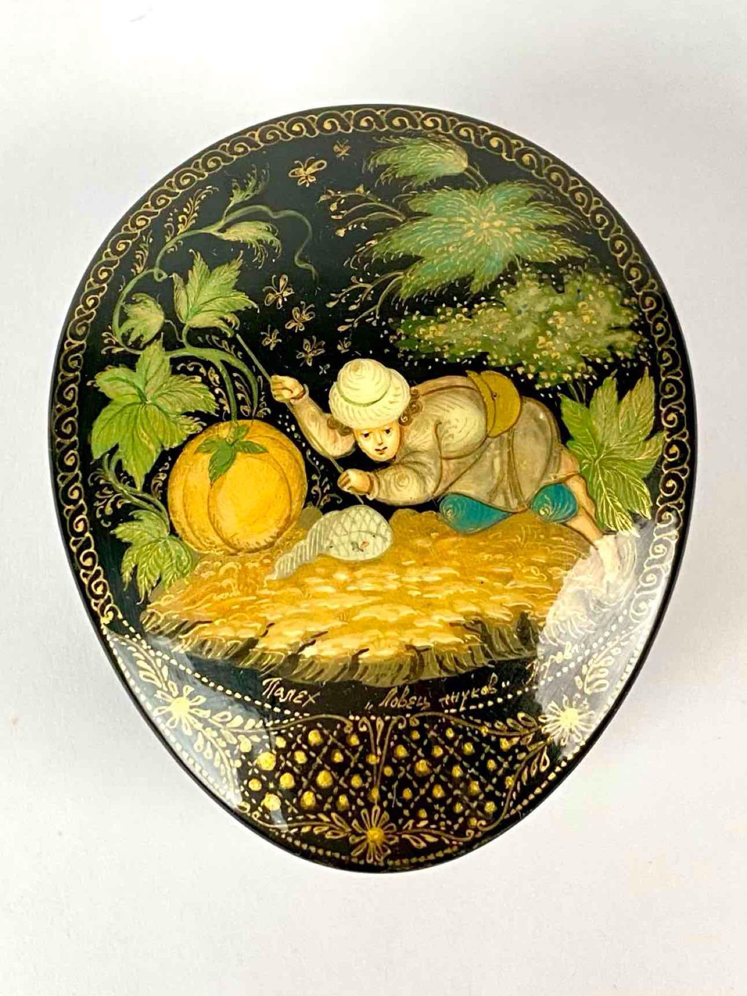 Russian Hand Painted Lacquer Garden Scene Hinged Box (1 of 8)