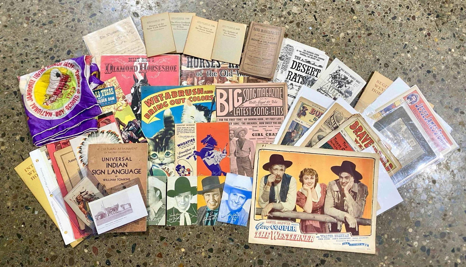 Huge Bulk Lot of Vintage Ephemera (1 of 12)