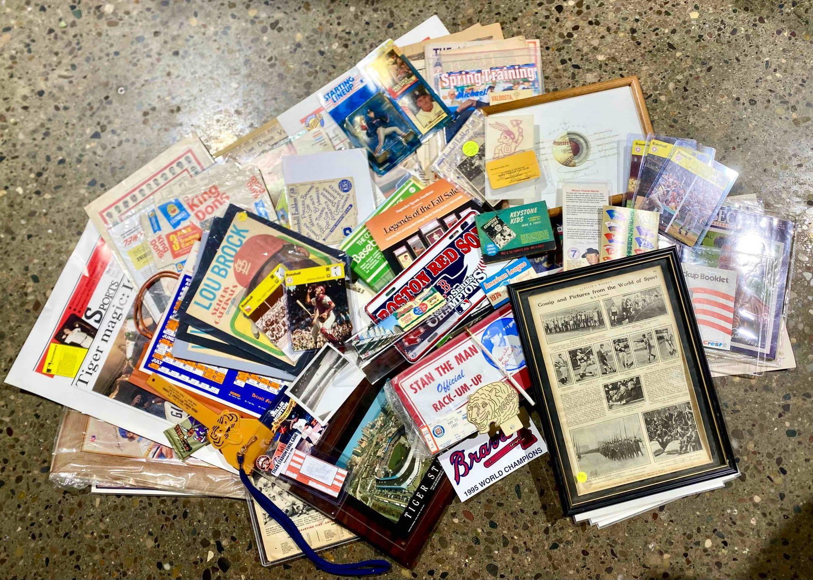 Huge Bulk Lot of Assorted Baseball Ephemera (1 of 12)