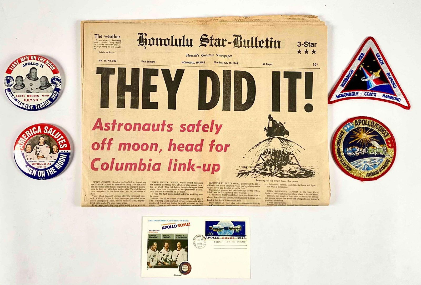 Honolulu Star-Bulletin July 21, 1969 issue, "They Did It!" Moon Landing - Patches, Buttons, Envelope (1 of 11)