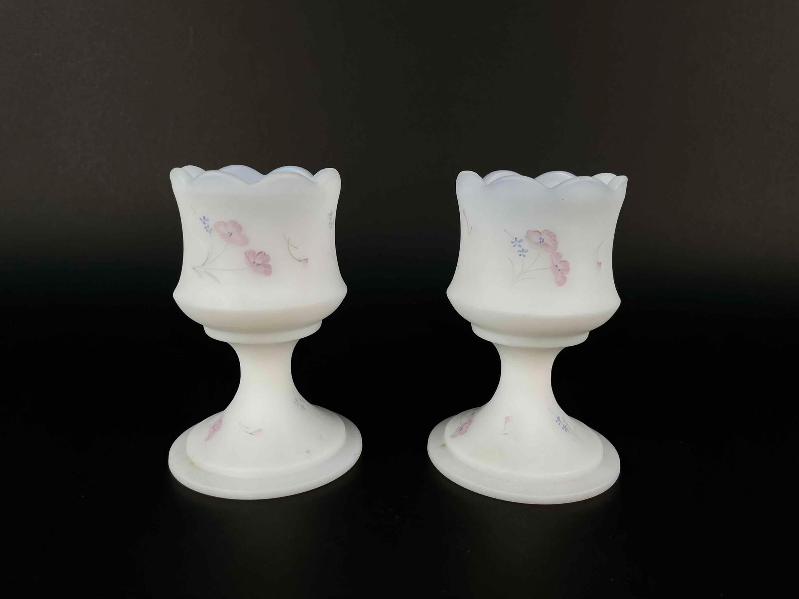 Pair of Fenton Glass Milk Glasses: Pair of milk glasses by Fenton Glass Company. In excellent condition. One glass has a small chip on base. Please see photos for additional details. Dimensions Each: 4.5" x 3.25" x 3.25" Weight Combine